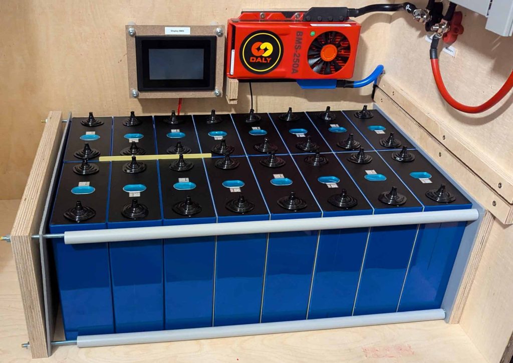 Batteriespeicher Eigenbau mit Daly DIY 16S EVE 280K